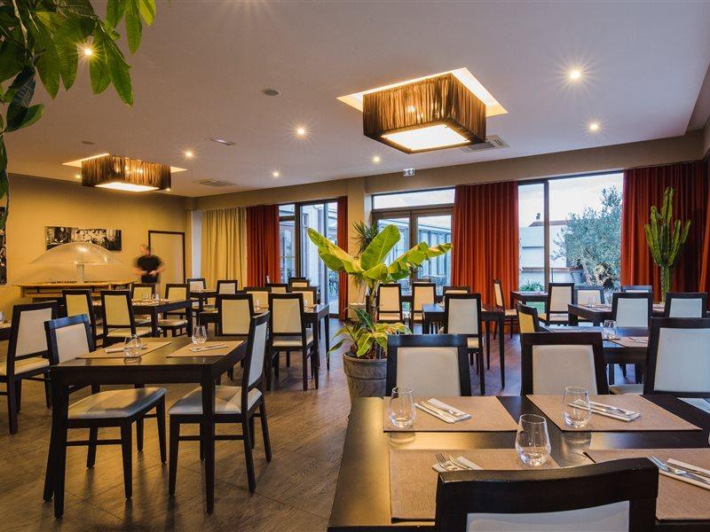 Restaurant La Madrague Hotel Lucciana (Corsica)